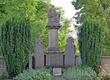 Frontaler Blick auf das gesamte Kriegerdenkmal in Burggrumbach.